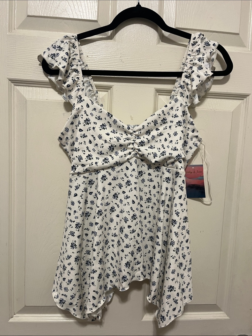 Haley & June White Floral Ruffle Sleeve Tank Top L